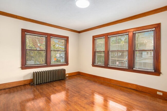 Building Photo - 956 Innes