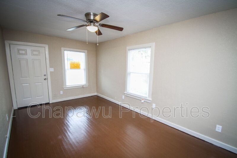 Primary Photo - 934 Poinsettia St