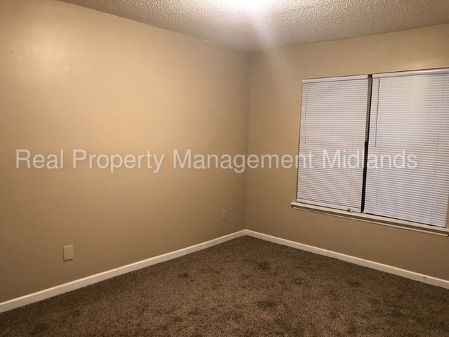 Building Photo - 1100 Skyland Dr