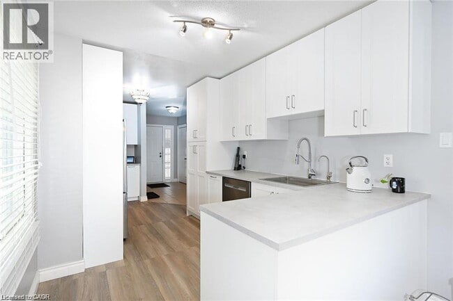 Photo du bâtiment - 8 Buss Ct