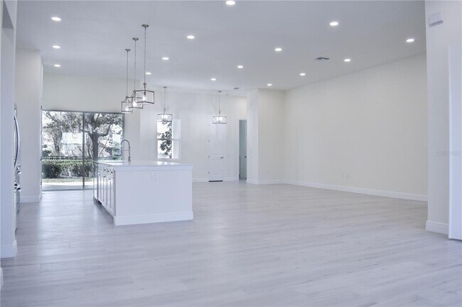 Foto del edificio - 163 Blazing Star Ave