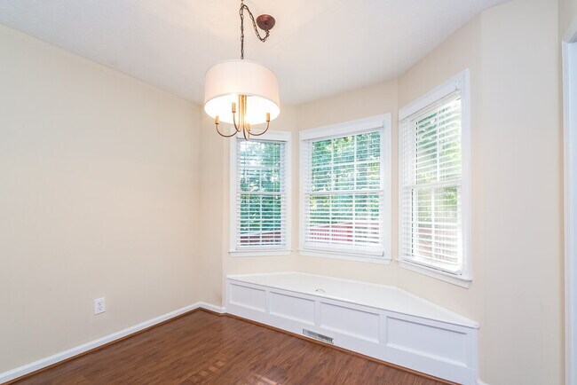 Building Photo - 39 Crestview Dr