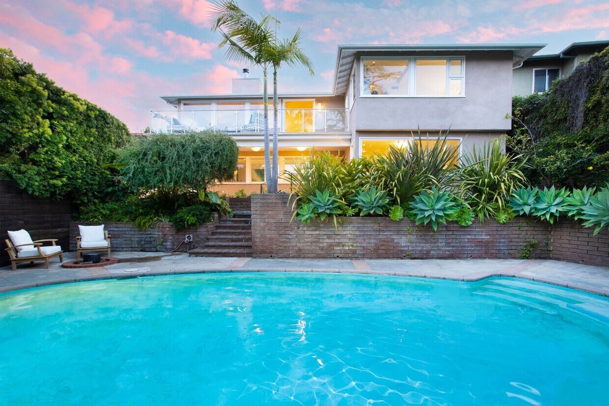 Swimming Pool, fire pit, balcony, covered patio area - 17410 Revello Dr