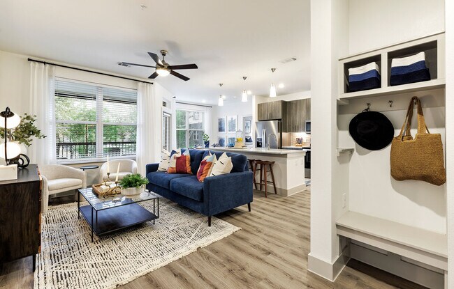 Apartamentos Avelyn Manor — foto de la comunidad - Avelyn Manor