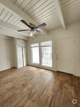Building Photo - 1909 Beachwood Dr