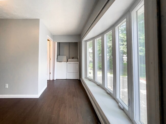 Building Photo - PRELEASING for AUGUST! Close to Campus: In-Unit Washer and Dryer