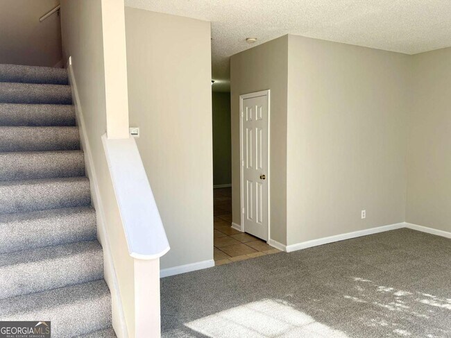 Foto del edificio - 6688 Sunset Hills Blvd