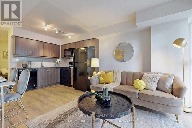 Building Photo - 30-630 Meadowglen Pl