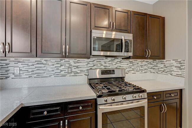 Foto del edificio - 971 Whispering Grove Ave