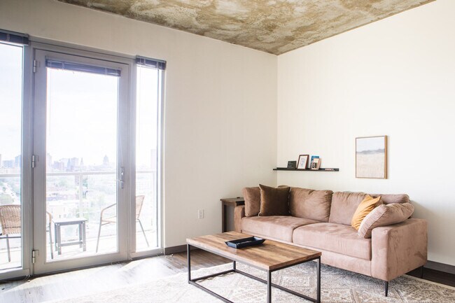 Foto del edificio - 1840 N Farwell Ave