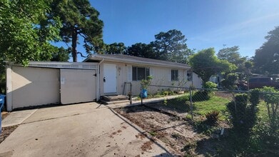Building Photo - 617 59th Ave Dr W