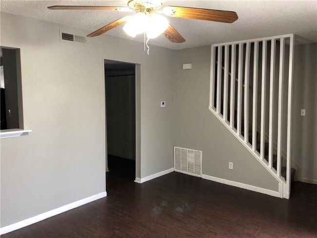 Building Photo - 575 N Betty Jo Dr