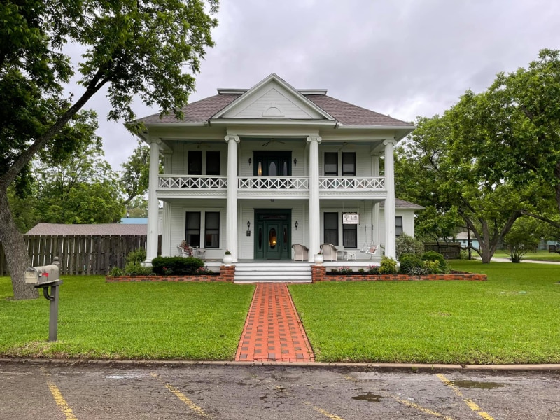 819 Hackberry St Unit J, Taylor, TX 76574 Room for Rent in Taylor, TX