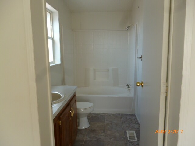 Foto del edificio - 355 E Larson Ln