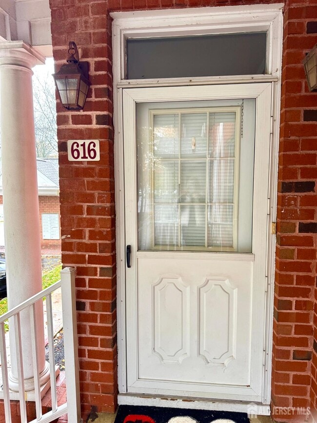 Building Photo - 616 Middlesex Ave