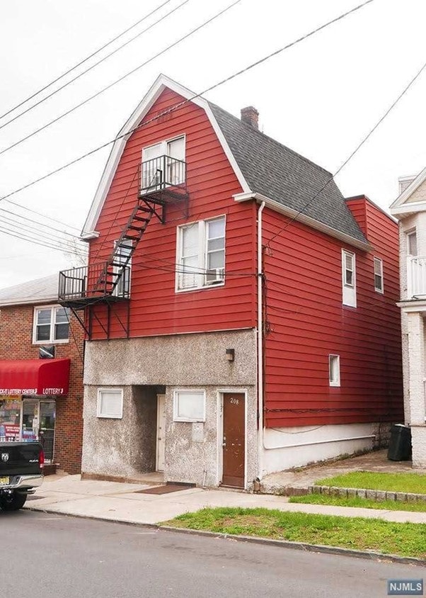 208 Quincy Ave, Kearny, NJ 07032 Room for Rent in Kearny, NJ