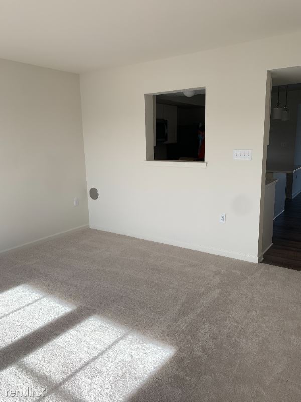 Building Photo - 3 br, 2.5 bath Townhome - 650 Thumper Dr