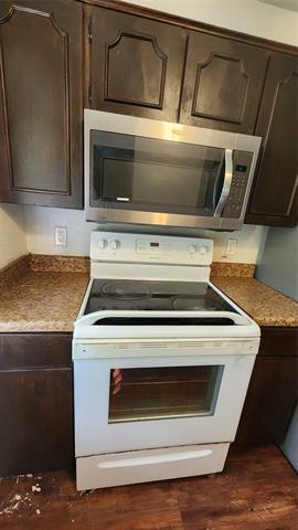 Foto del edificio - 520 Sweetbriar Dr