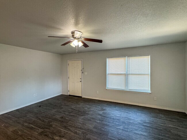 Foto del edificio - 3512 Eutopia St