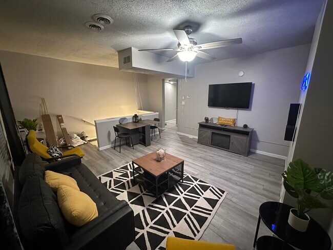 Sala de estar - 1734 E Carson St