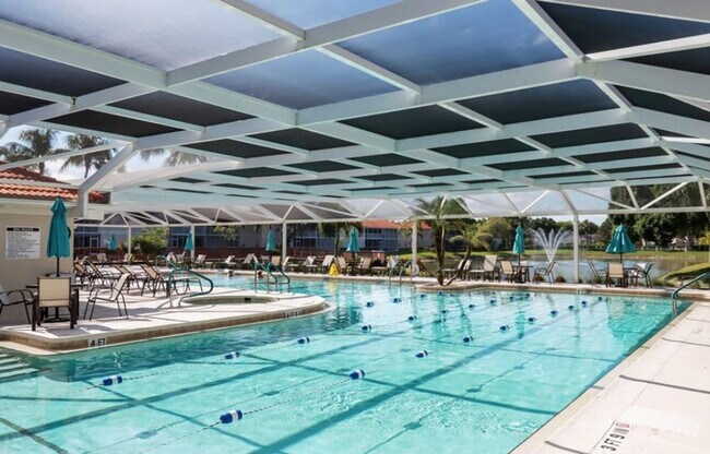 Foto del edificio - ** SEASONAL ** 2 BED/2 BATH LAKE VIEW CONDO AT PIPER'S GROVE NAPLES FLORIDA ** FIRST FLOOR UNIT **