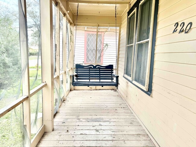 Foto del edificio - 220 Evergreen Dr