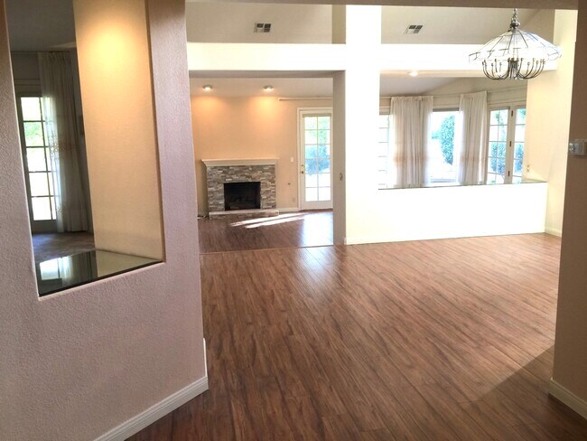 Building Photo - 5072 Southern Hills Ln