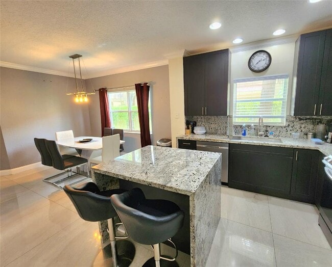 Foto del edificio - 956 NW 126th Ter