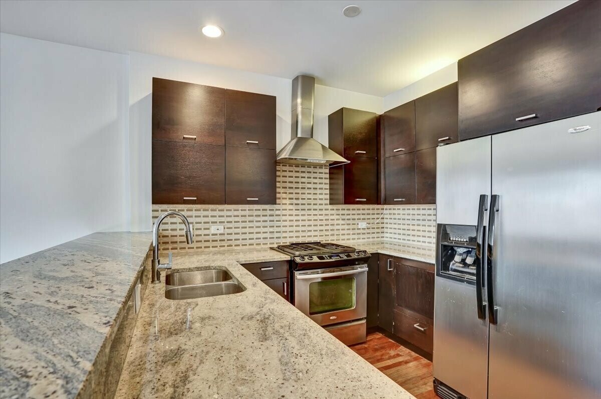 Primary Photo - 3505 N Elston Ave