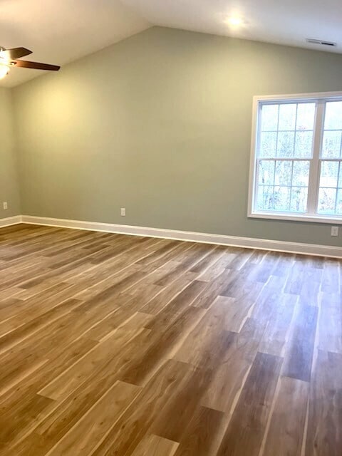 Foto del edificio - Brand New Beautiful Home with 2 car garage and appls!