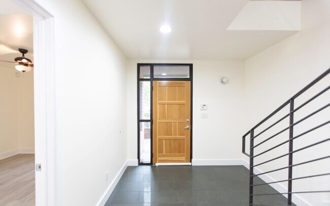 Foto del edificio - 1300 W 5th St