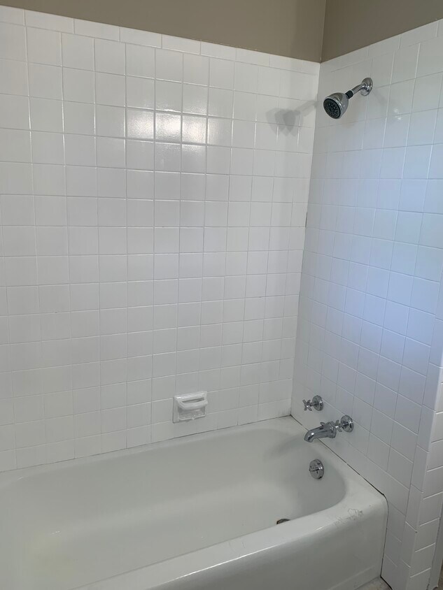 Foto principal - 215 Wedgewood Dr