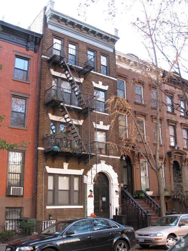 Building Photo - 368 State St