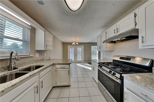 Foto del edificio - 5796 Shoal Creek Dr