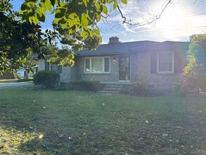 Building Photo - 1021 Seminole Dr