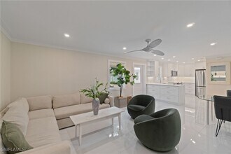 Building Photo - 603 12th Ave S