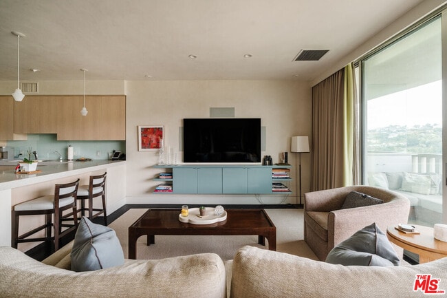 Foto del edificio - 9255 Doheny Rd