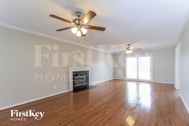 Foto del edificio - 3110 Glenshire Dr