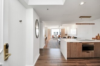 Building Photo - 1300 Lamar St