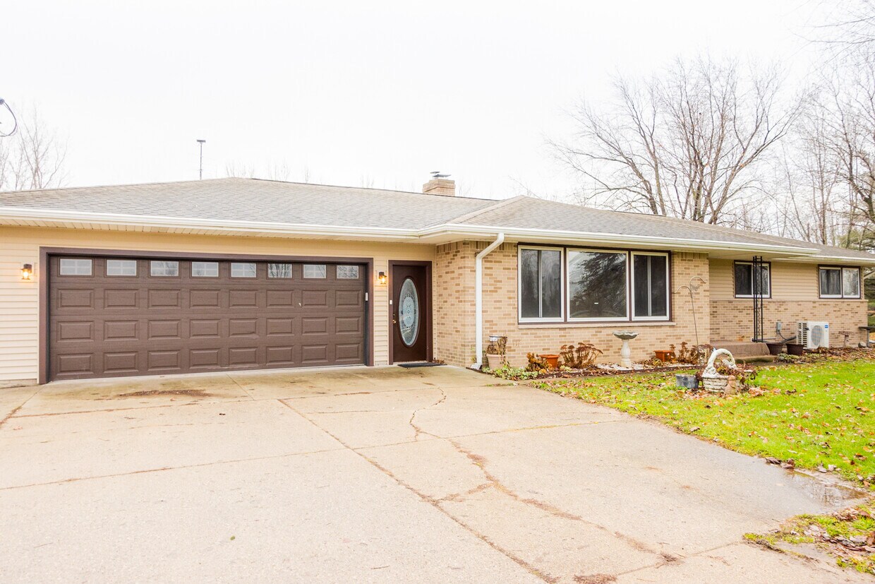 4874 E Grand River Ave, Portland, MI 48875 House for Rent in Portland