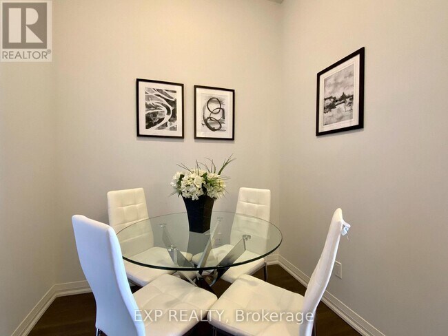 Photo du bâtiment - 30 Meadowglen Pl