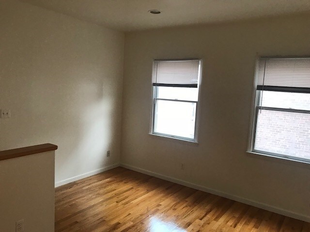 Building Photo - 43 E 49th St