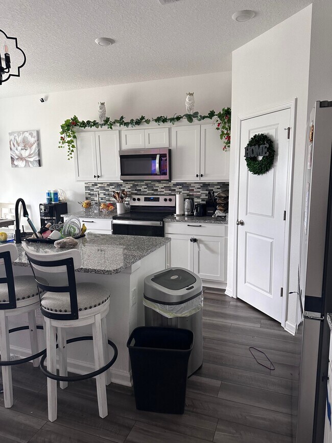 Building Photo - 574 Ocean Spray Dr