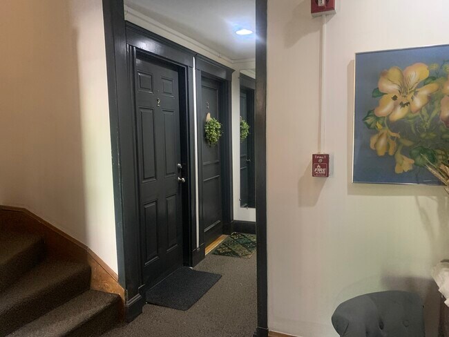 Foto del edificio - 48 Robinwood Ave