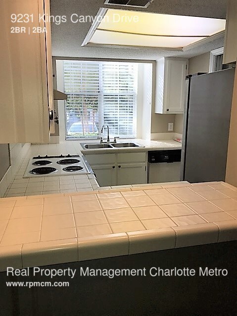 Foto del edificio - 9231 Kings Canyon Dr