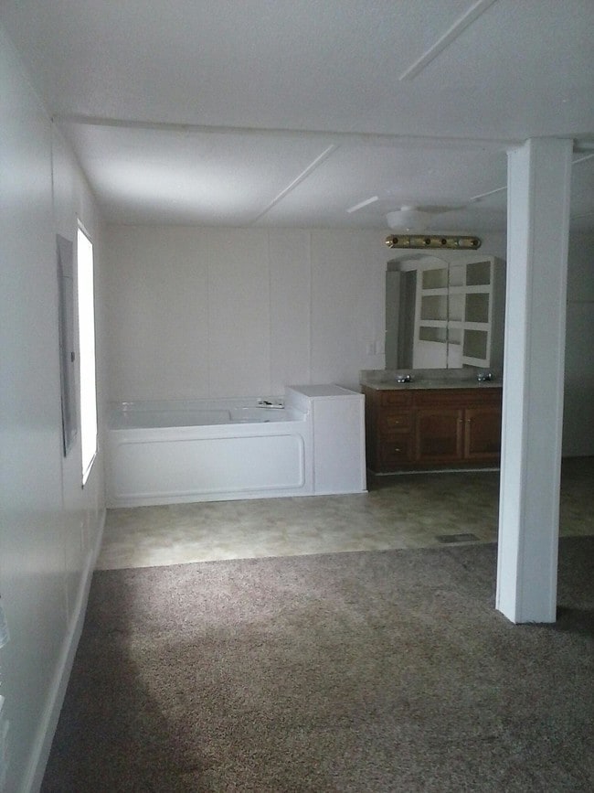 Building Photo - 5909 Cedar Dr