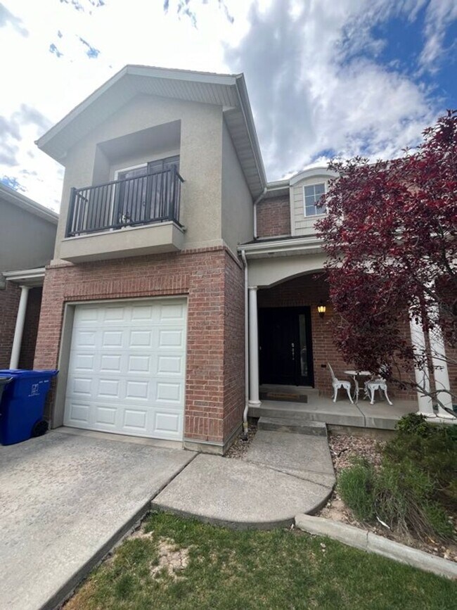 Foto del edificio - Saratoga Townhome