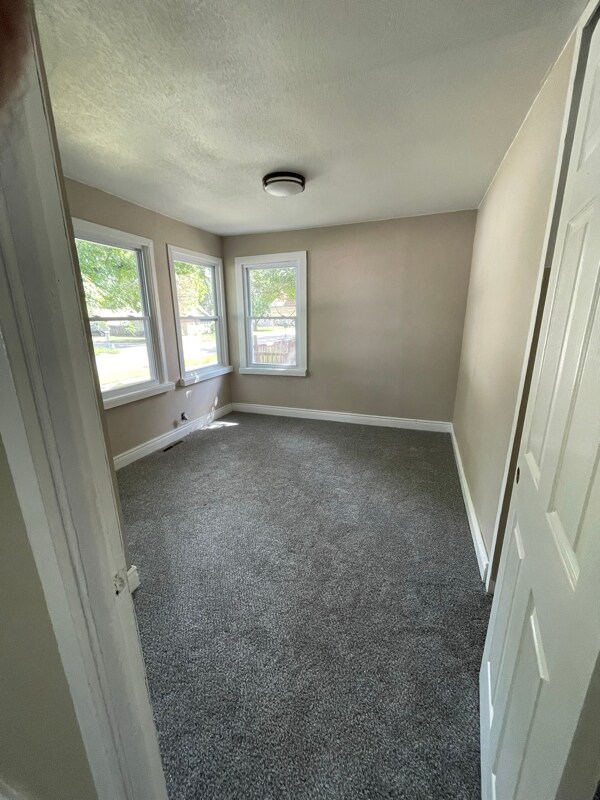 Building Photo - 517 S Atchison St