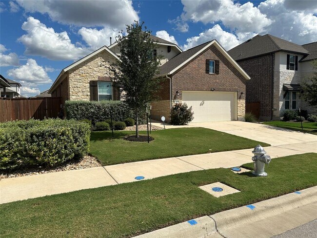 Foto del edificio - 2504 Dapple Gray Ln