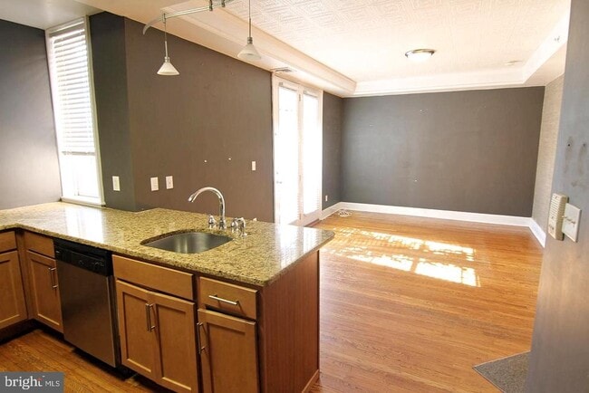 Building Photo - 974 N 5th St
